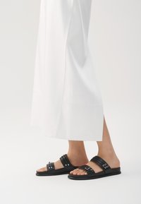 Thumbnail Image 4