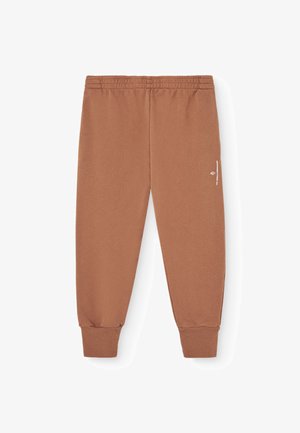 Braune Sweatpants mit einem elastischen Bund, gerippten Bündchen und einem weißen Logodetail am Oberschenkel. Hergestellt aus weichem, dehnbarem Material.