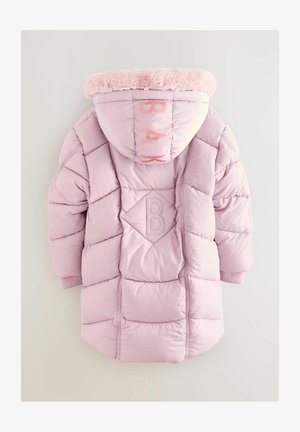 Lyserød pustejakke med hætte trimmet med pels, quiltet design og logo detaljer. Har en diamantlappe og ribbede manchetter.