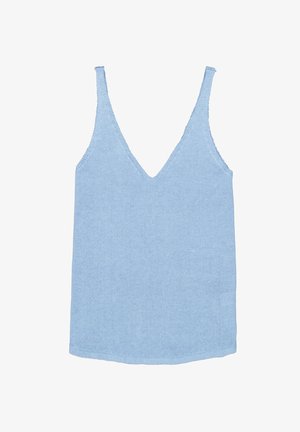 Top sin mangas de color azul claro con un diseño de escote en V profundo. Textura acanalada, tirantes delgados y bajo recto. Estilo simple y minimalista.