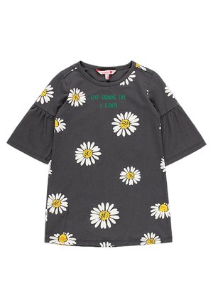 Vestido de manga corta en gris oscuro con estampados de margaritas blancas y amarillas y texto verde "Sigue creciendo como una flor" en el pecho.