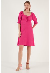 Unselected, fuchsia