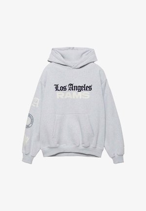 Lichtgrijze hoodie met de tekst "Los Angeles RAMS" op de voorkant en sportthema-afbeeldingen op de linker mouw en de voorzak.