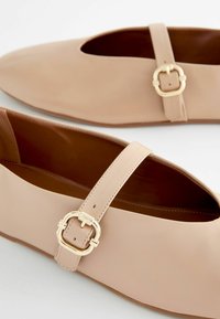 Next SIGNATURE MARY JANE - Pahkluurihmadega baleriinad - taupe