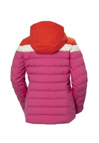 Giacca imbottita di colore rosa, con cappuccio arancione e strisce bianche sulle spalle. Superficie testurizzata con un motivo trapuntato.