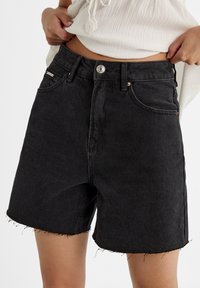 Stradivarius Shorts di jeans - black denim