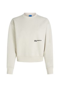 Kremni pulover s kapuco z rebrastimi manžetami in robom, ki ima majhen črn logotip "KARL LAGERFELD JEANS" na levem prsnem predelu.