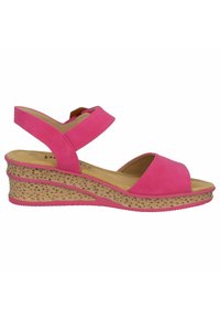 Roze suède wedge sandalen met een kurk-textuur middenzool, open teenontwerp en verstelbare enkelband.