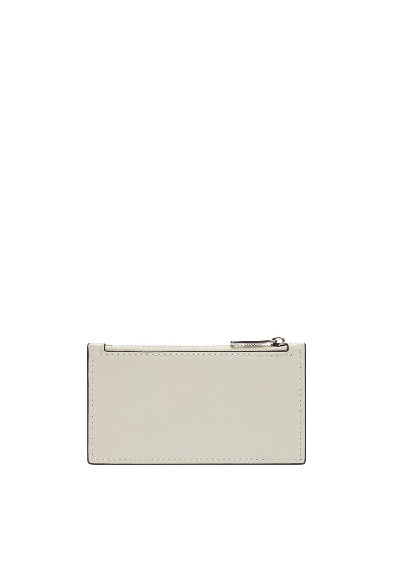 Prostokątny holder na karty w miękkiej, jasnoszarej skórze z zamknięciem na zamek błyskawiczny i miejscami na karty kredytowe. Gładka tekstura z subtelnymi detalami przeszycia.