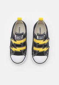 Converse CHUCK TAYLOR ALL STAR ELECTRIC BOLT EASY ON UNISEX - Zapatillas - black/golden wren
