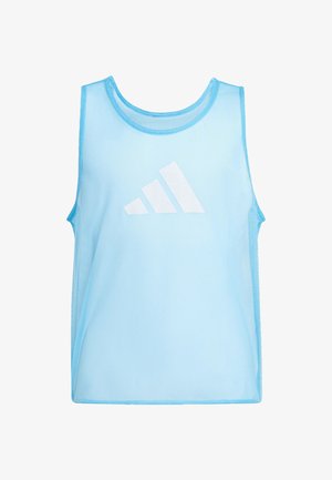 Lyseblå mesh sports træningsvest med ærmeløst design og hvidt geometrisk logo centreret foran.