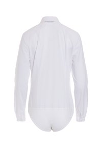 Tył białego body z długimi rękawami i kołnierzykiem, z zapięciem na guziki na zwykłym tle.