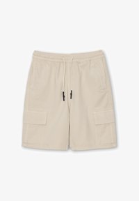 Bermudas cargo beige con cintura elástica, cordón ajustable, bolsillos laterales y bolsillos con solapa en cada pierna.