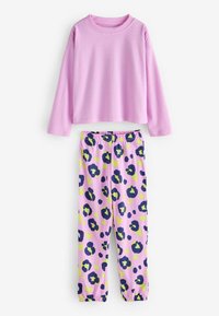 Rosa långärmad topp med rundad halsringning, tillsamman med lila byxor med leopardmönster i gröna och marinblå accenter. Elastisk midja.