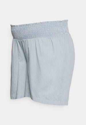 Shorts bleu clair avec des rayures verticales blanches et une large taille smockée élastique, présentés de profil sur un fond blanc.