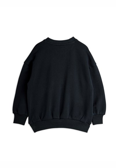 Fekete crewneck pulóver hosszú ujjal, bordázott mandzsettával és aljjal, hátulról mutatva, fehér háttér előtt.