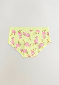 Brief in cotone giallo con un motivo ripetuto di fenicotteri rosa, dotato di una cintura elastica giallo chiaro con la scritta in rilievo "NEXT".