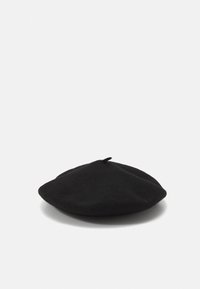 BOSS Berretto Con Applicazione | Nero | FARFETCH IT BOSS Berretto Con Applicazione | Nero | FARFETCH IT