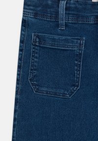 ONLY GIRLS KOGSYLVIE WIDE LEG FRONT POCKET  - Jean flare - medium blue denim
