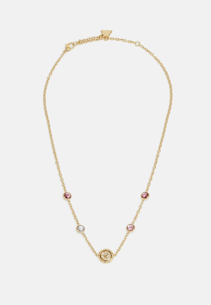 Guldkæde med to pink og en lyseblå gemmestene, med en rund vedhæng i midten.