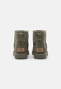 UGG CLASSIC MINI II - Talvesaapad - moss green