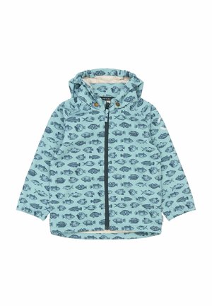 Jasnoniebieska kurtka z wzorem ryb w ciemniejszych odcieniach niebieskiego, z kapturem, zamek z przodu i elastycznymi mankietami. Wykonana z wodoodpornego materiału.
