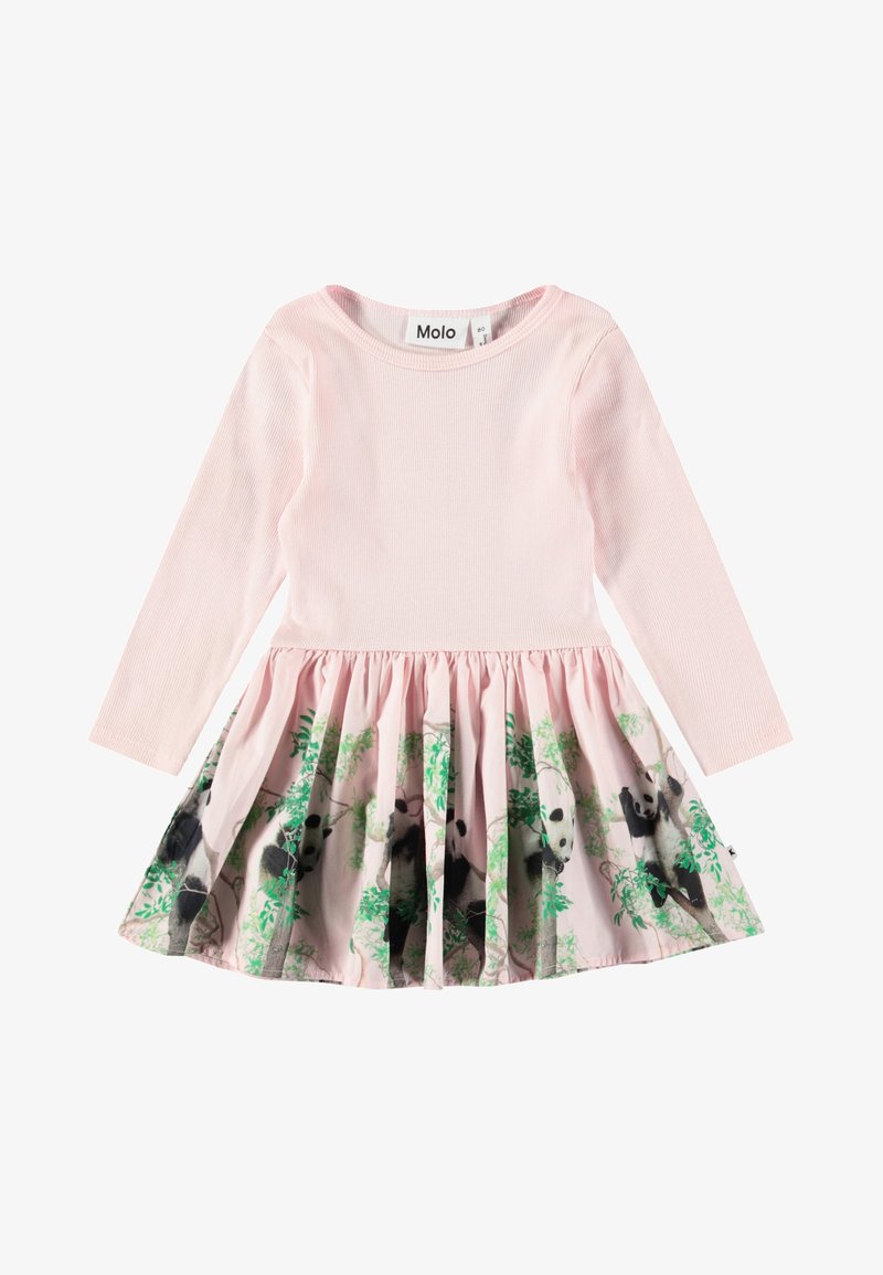Vestido rosa de mangas compridas em recorte canelado com saia rodada, apresentando uma estampa de panda e folhagens, feito de algodão para conforto e respirabilidade.