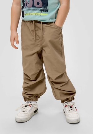 s.Oliver ELASTISCHE PARACHUTE - Broek - sandstein