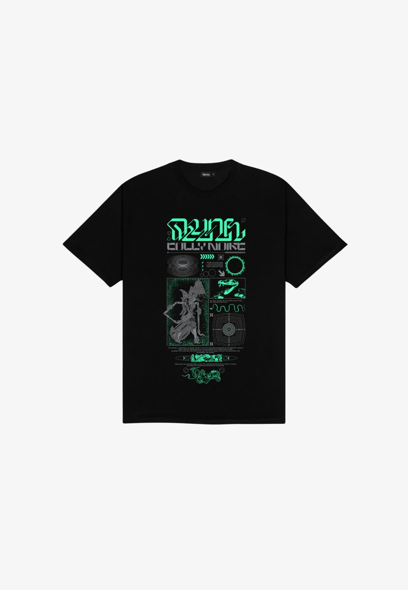 T-shirt nera a maniche corte con design grafici verdi, che includono testo e forme astratte, con texture variabili ed elementi visivi dettagliati.