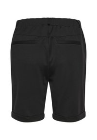 Mustat shortsit rennolla leikkauksella, valmistettu sileästä kankaasta. Ominaisuuksiin kuuluu kääritty helma ja kaksi takataskua hienovaraisilla yksityiskohdilla.