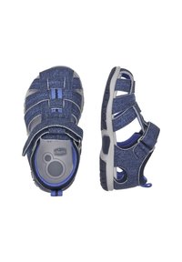 Sandali blu navy con cinturini in tessuto, suola grigio chiaro, chiusura regolabile in velcro e aperture per la traspirabilità. Dettagli di design testurizzati.