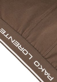 Brąskie majtki o miękkiej fakturze i szerokim elastycznym pasku z białym napisem "PAKO LORENTE" wzdłuż krawędzi.