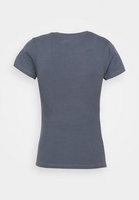 Mörkgrå kortärmad t-shirt med ribbad textur och rundad halsringning. Har rena kanter och en figurnära design. Inga synliga mönster eller accenter.