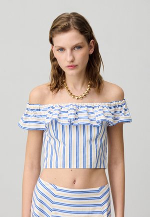 Top corto a righe senza spalle in blu, giallo e bianco, con dettaglio a volant e design aderente, realizzato in tessuto leggero.