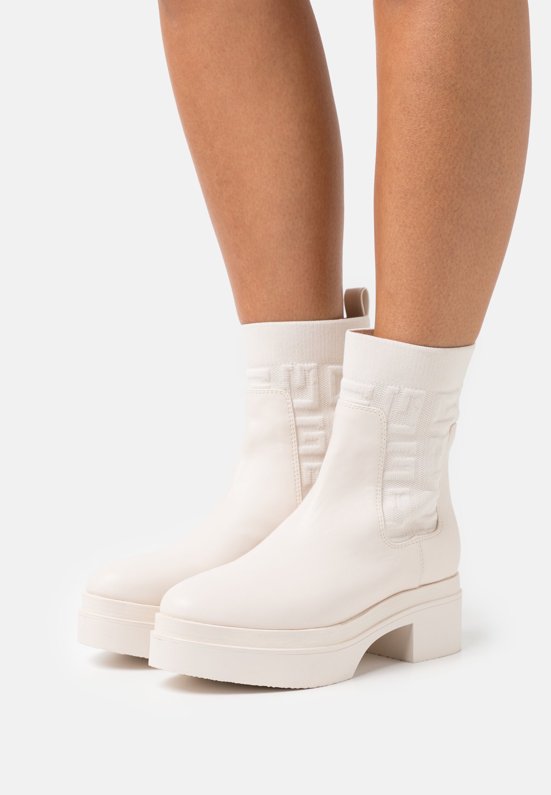 Guess KEANNA - Stivaletti con plateau - cream/beige - Zalando