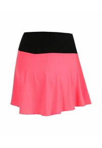 Simporte en color rosa, fabricada con tejido elástico, con una cinturilla negra y un diseño acampanado. Textura suave con una silueta sencilla.