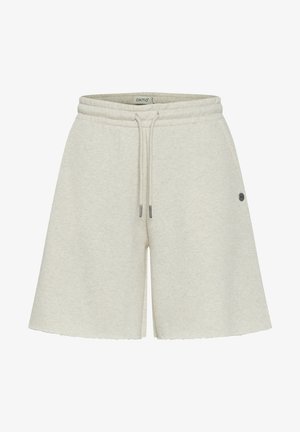 Shorts beige chiaro realizzati in tessuto morbido, dotati di un elastico in vita con cordino e un piccolo logo decorativo sul lato.