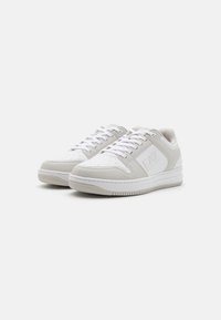 EA7 Emporio Armani SLASHER UNISEX - Sportbačiai - antartica/white