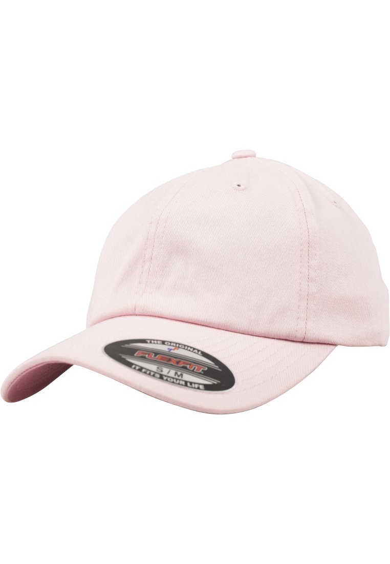 Roosa baseball cap, mis on valmistatud puuvillase segu materjalist, millel on kõver sirm ja FlexFit logo silt ees. Sile tekstuur ja istuv disain.