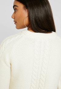 Vero Moda Petite VMPRIYA O-NECK BLOUSE - Strickpullover - pristine