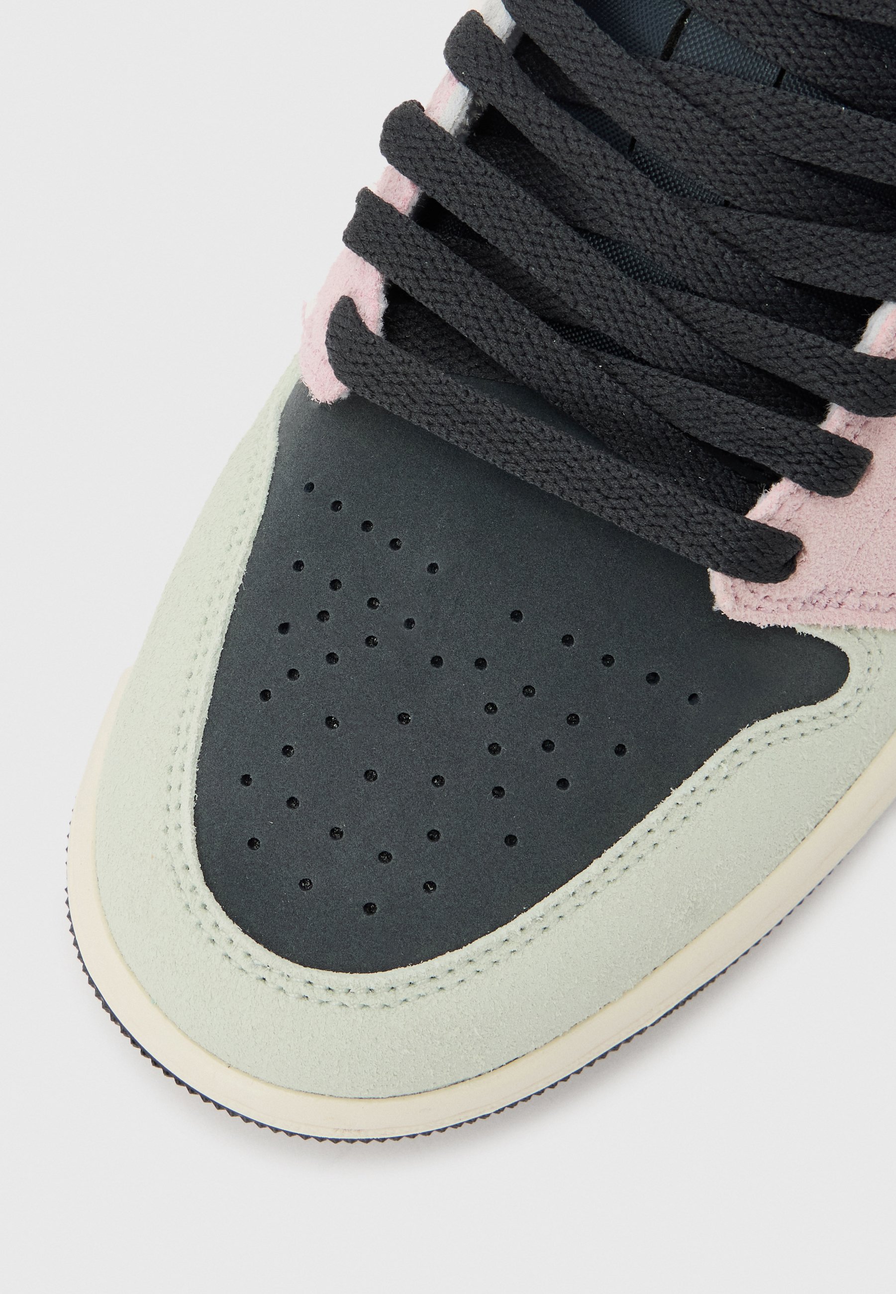 nike air jordan 1 carmine