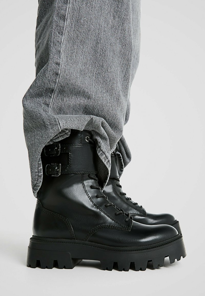 Stradivarius Cowboy- / bikerstøvlette - black