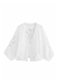 Copertura leggera bianca in stile kimono con dettagli in pizzo, apertura frontale, maniche a tre quarti e vestibilità relax.
