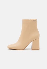 DKNY STEPH BOOT Stivaletti con tacco nude/beige