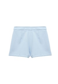 Shorts bleu clair en tissu lisse, avec une taille plate et deux poches avant ; design simple avec une coupe droite et sans embellissements.
