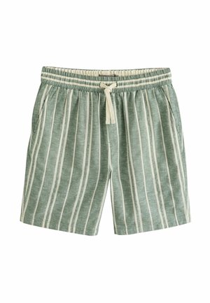Shorts verdi a righe realizzati in tessuto morbido, caratterizzati da una vestibilità rilassata, una vita elastica e un cordoncino. Strisce bianche verticali sono ben visibili.