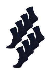 Syv par ensfarvede marineblå sokker, der går til midt på læggen, arrangeret i et trappemønster på en hvid baggrund.