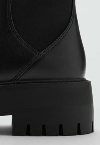 Mango KONDOR - Botines con plataforma - black