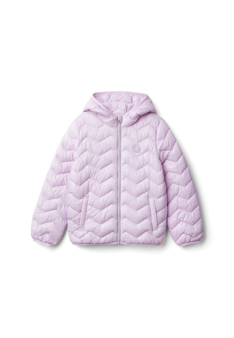 Giacca imbottita a cappuccio di un delicato viola, con motivo a rombi orizzontali, chiusura frontale con zip e tasche laterali. Texture morbida e liscia.