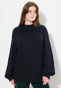 Ulla Popken CABLE TURTLENECK - Strickpullover - navy blue